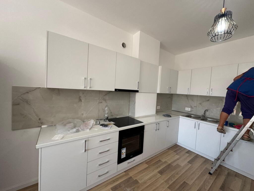 📢 Apartament me qira në Astir 	•	🏠 Tipi: 1+1 	•	📍 Zona: Astir 	•	🏢 Kati: 5 (pallat i ri me ashensor) 	•	🛋️ Gjendja: I sapomobiluar 	•	💶 Çmimi: 500 € / muaj  