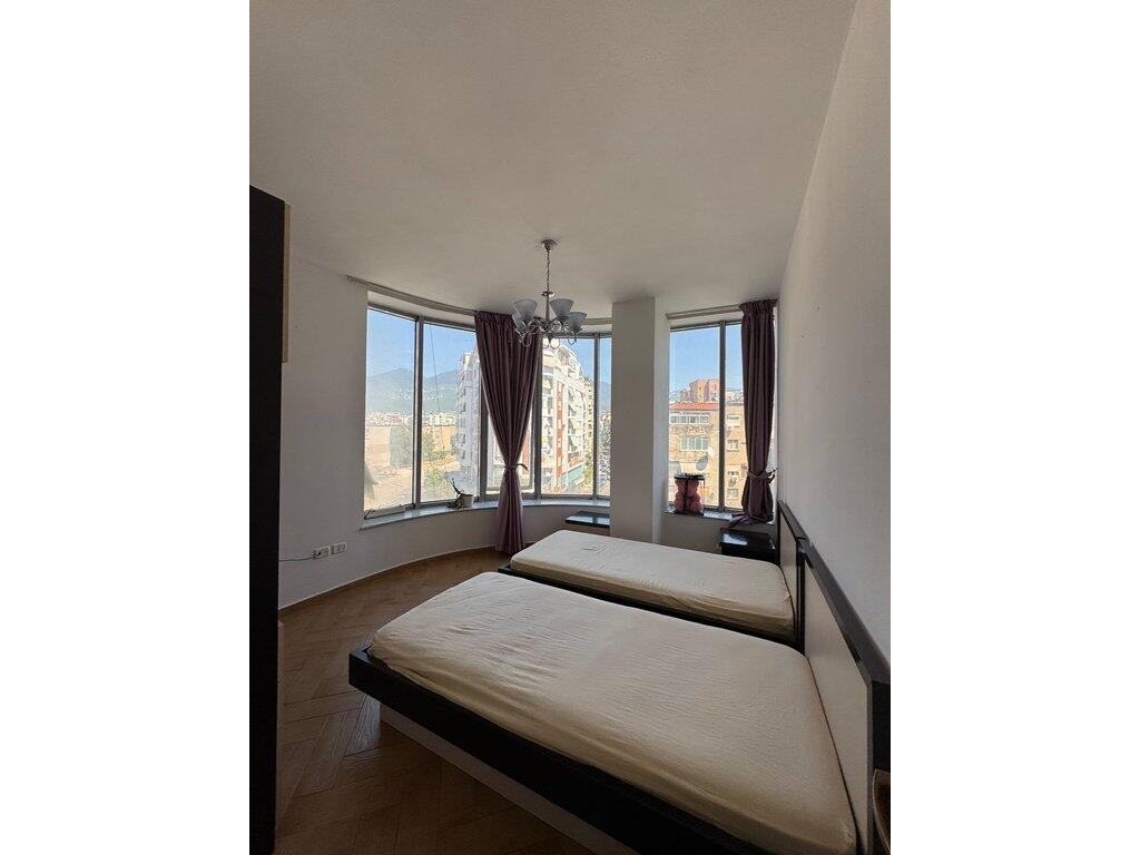 Tregu Elektrik, apartament 2+1+2 me qera