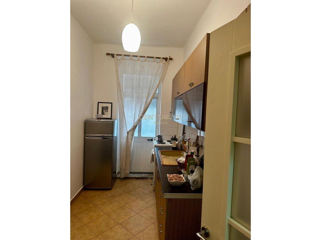 APPARTAMENTO 1+1 CON 2 BALCONI IN VENDITA – STRADA DI DURRËS, TIRANA 📍 Posizione Premium – Vicino al Centro