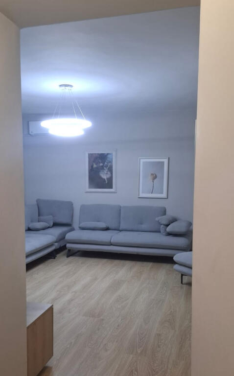 Jepet me qera apartament 1+1 në Vasil Shanto!