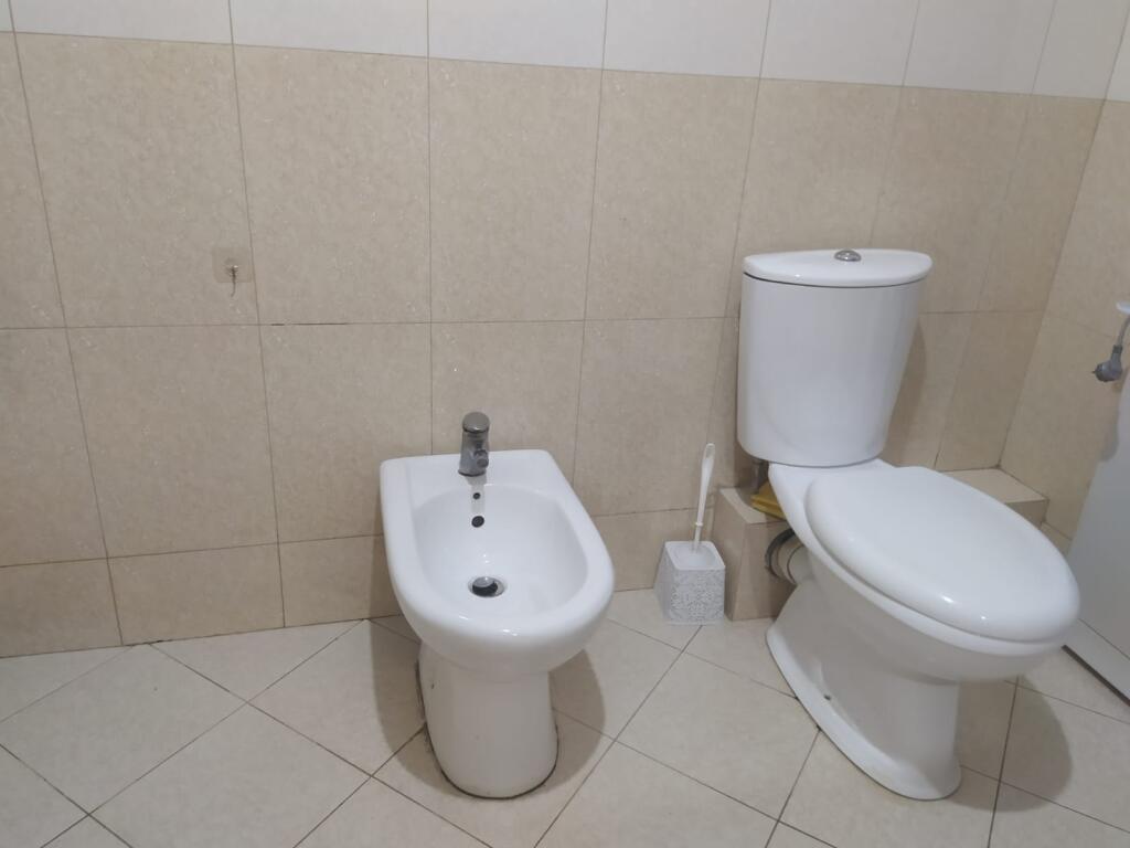 🏡 Me qira – Apartament 1+1 me hipotekë  📍Rrugën Riza Cerova (pranë Hotel Select)💶 Qira mujore: 50,000 Lekë
