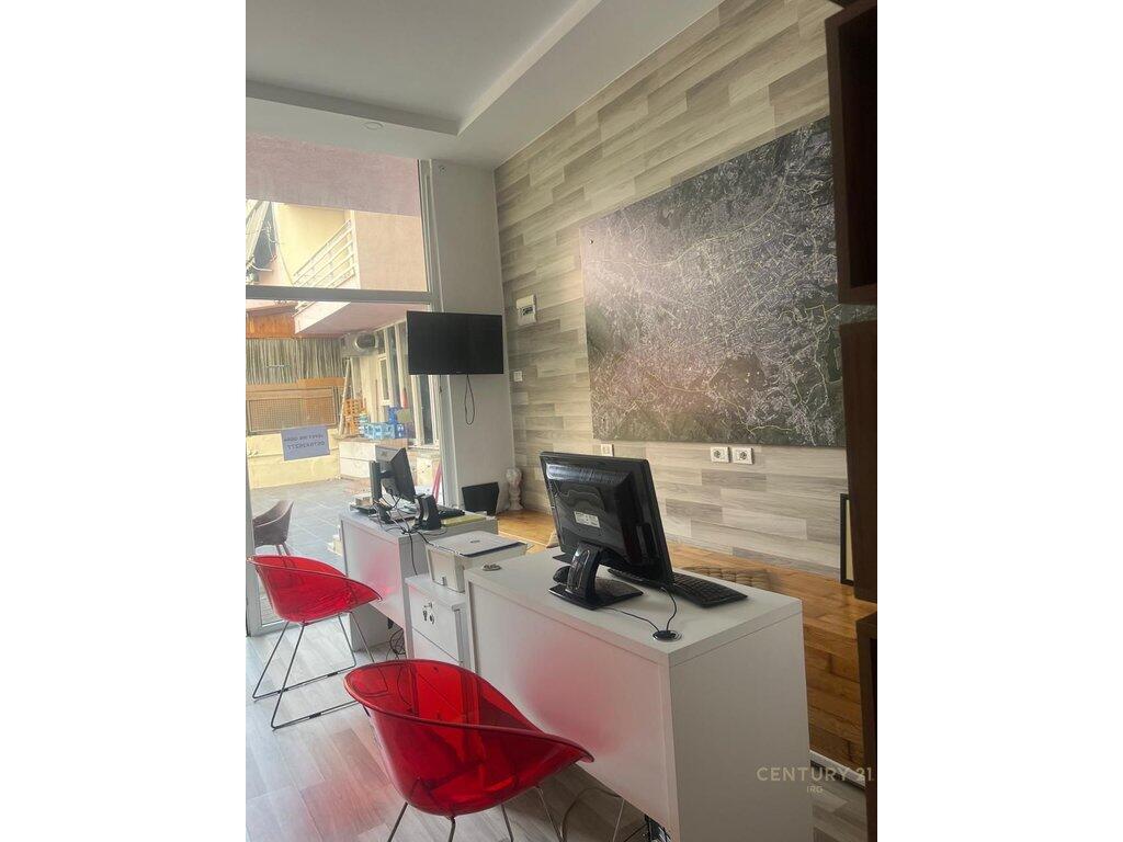 Office for rent in Kika 1, Paris Municipality