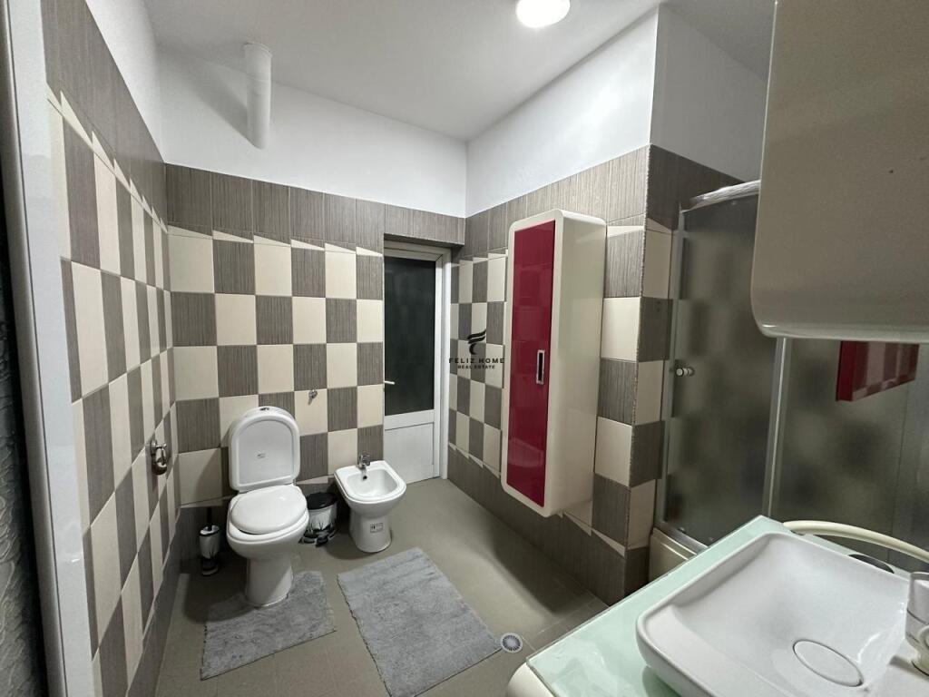APARTAMENT ME QERA 3+1 FUSHA AVIACIONIT 800 EURO