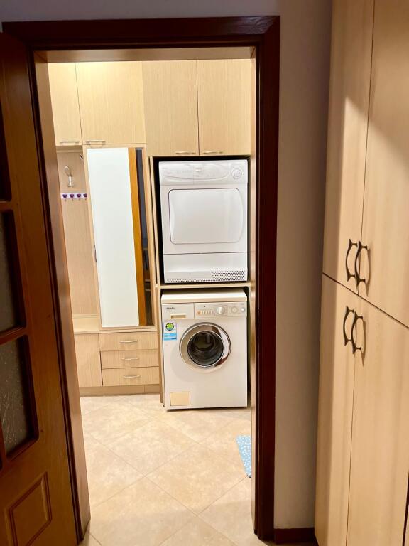 Jepet me qera 1+1 shpi private mbi Kristal Center