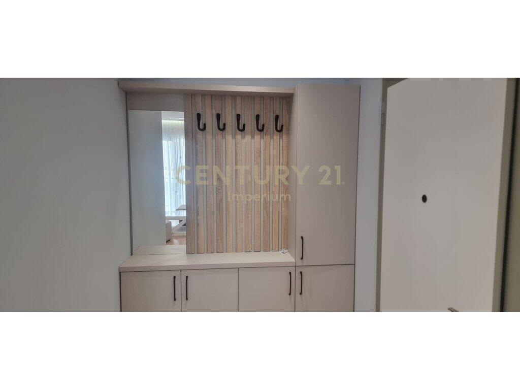 Jepet me qira apartament 2+1+ Post Parkimi në zonën e Fushës së Aviacionit – Pallat i ri,
