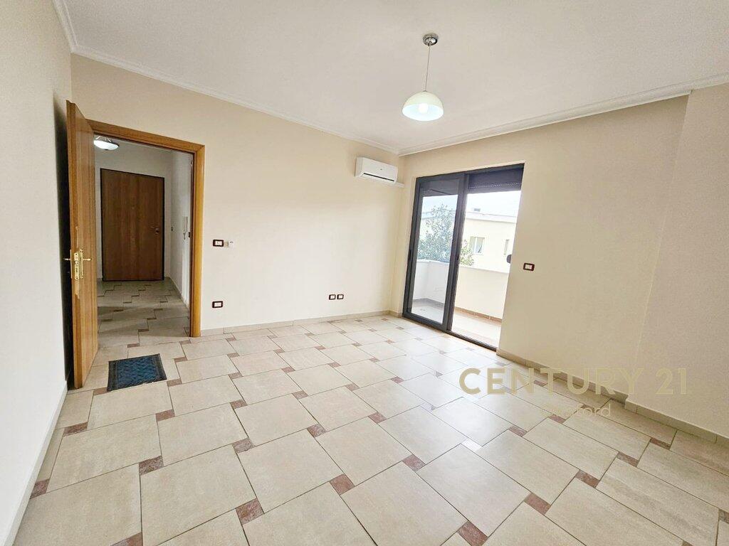 Locale per uffici in affitto – Centro di Tirana, dietro Eye of Tirana