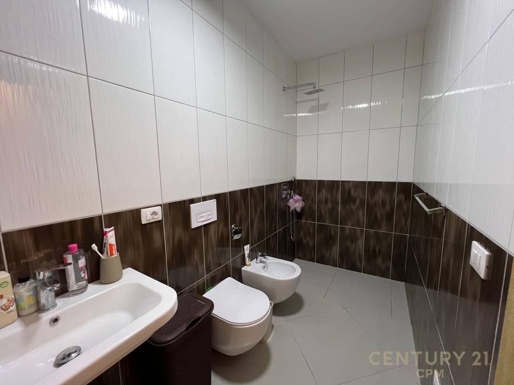 LEDA (smart121372) Apartament 2+1 per qira tek Rr. Barrikadave!