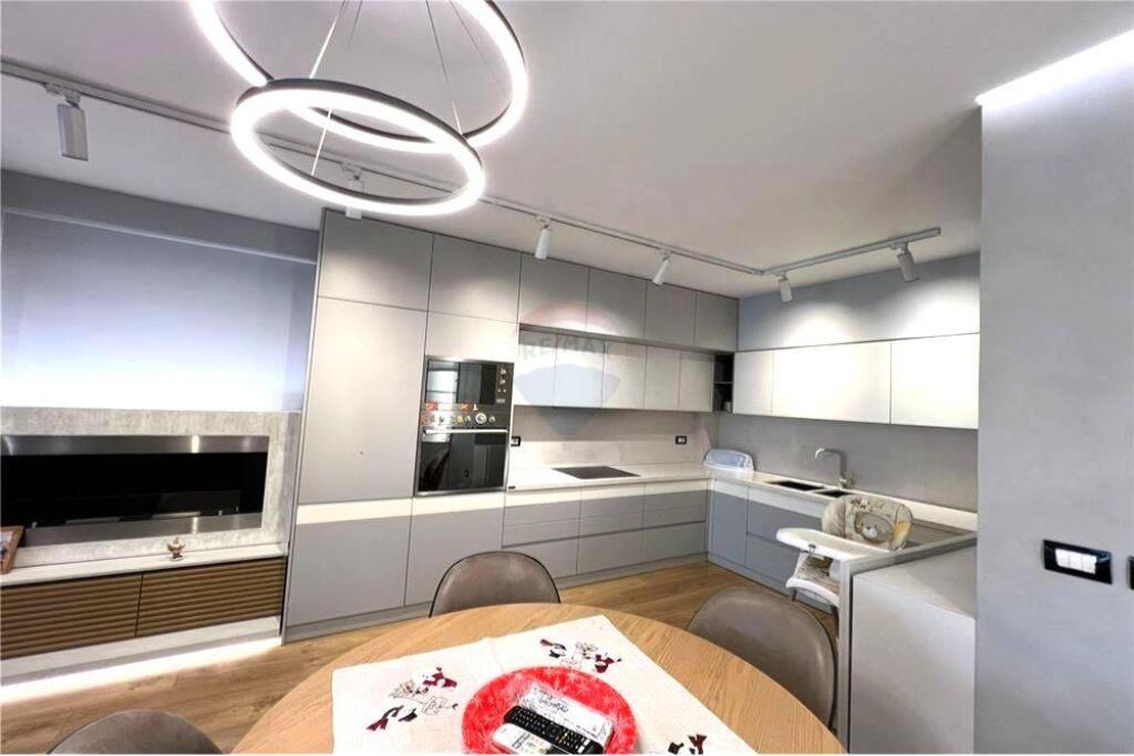 APARTAMENT 2+1+2 PARKIME PER QIRA TEK MYSLYM SHYRI
