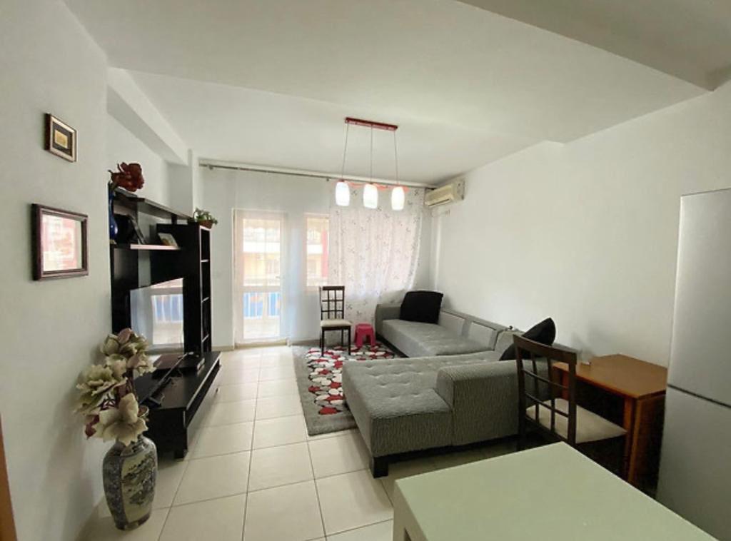 Yzberisht Shitet Apartament 1+1