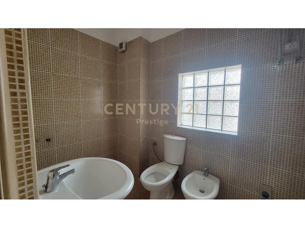 Apartament 3+1+2 me Qira – Pranë Shkollës së Baletit, Tiranë