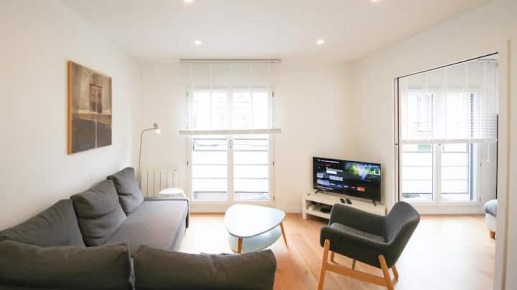 Apartament Me Qera 2+1+2 tek 21 Dhjetori (ID B2201459) Tirane