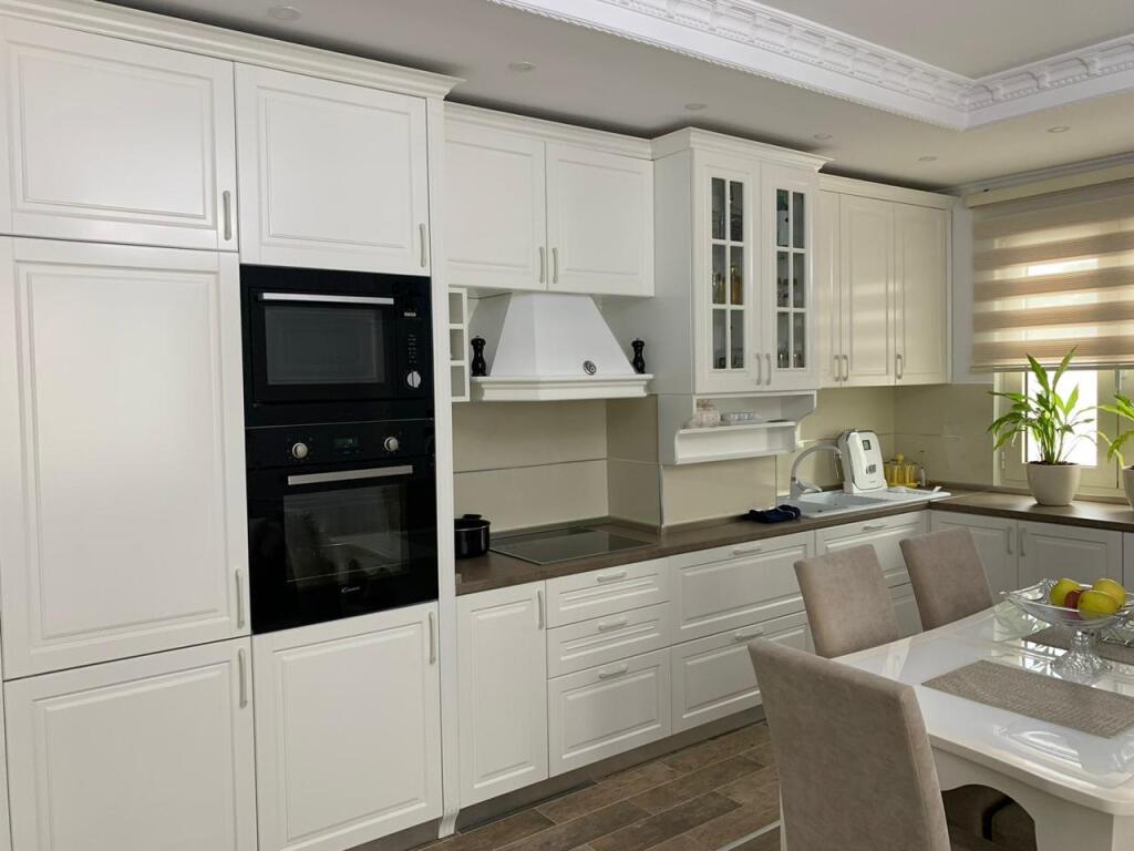 Apartament 3+1+2, Hotel Radisson, Liqeni i Thate