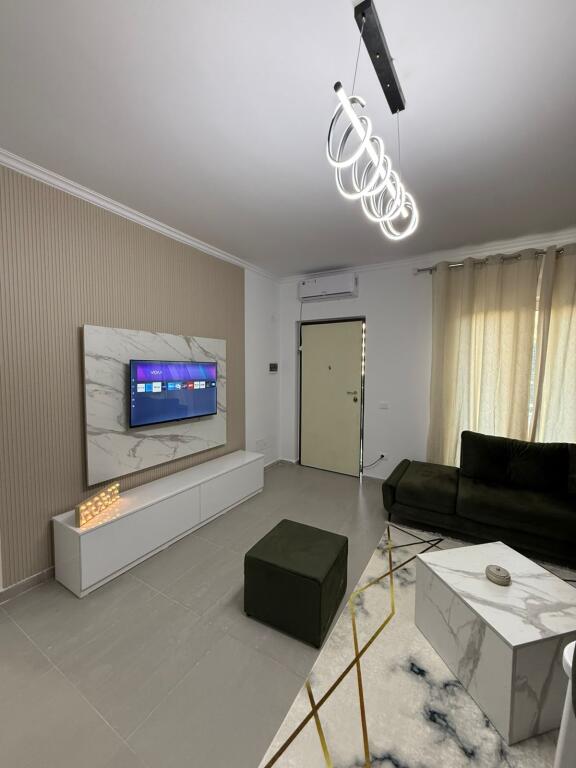 Shitet super apartament 1+1 plus depo dhe parkim