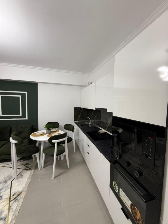 Shitet super apartament 1+1 plus depo dhe parkim