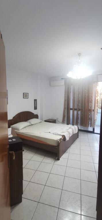 Jepet Apartament me Qera 2+1 Brryl perballe maternitetit