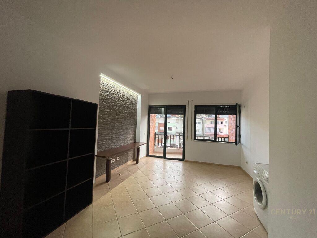 Office/ Apartment 2+1 at the Overpass of the Paris Commune &amp; Parking Spot