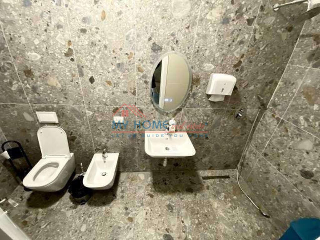 Zyre me qera tek Kompleksi Square 21 ne Tirane