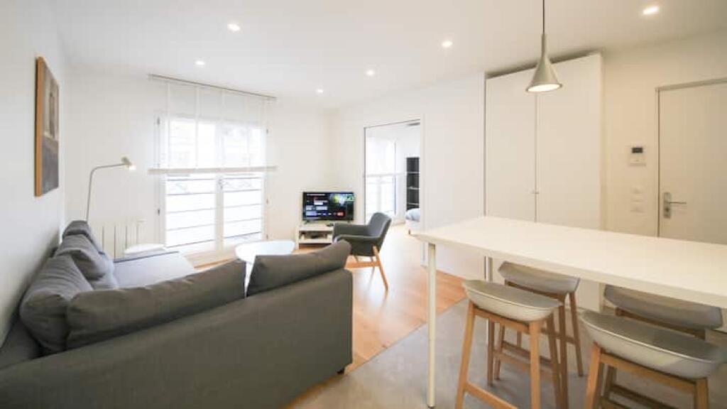 Apartament Me Qera 2+1+2 tek 21 Dhjetori (ID B2201459) Tirane