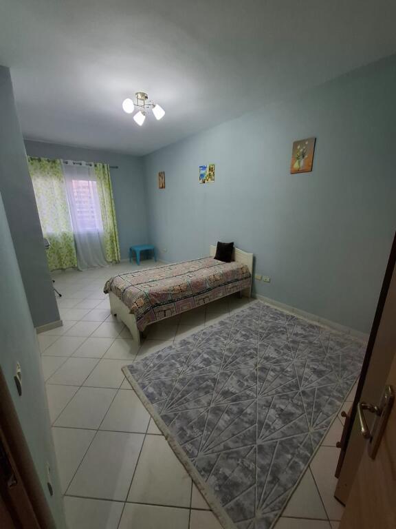 Jepet me qera apartament 2+1 në Astir pranë pastiçeri “Nela”!