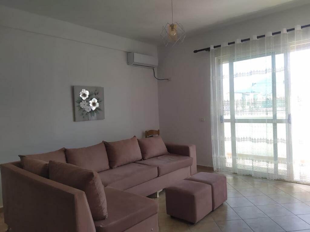 🏡 Me qira – Apartament 1+1 me hipotekë  📍Rrugën Riza Cerova (pranë Hotel Select)💶 Qira mujore: 50,000 Lekë