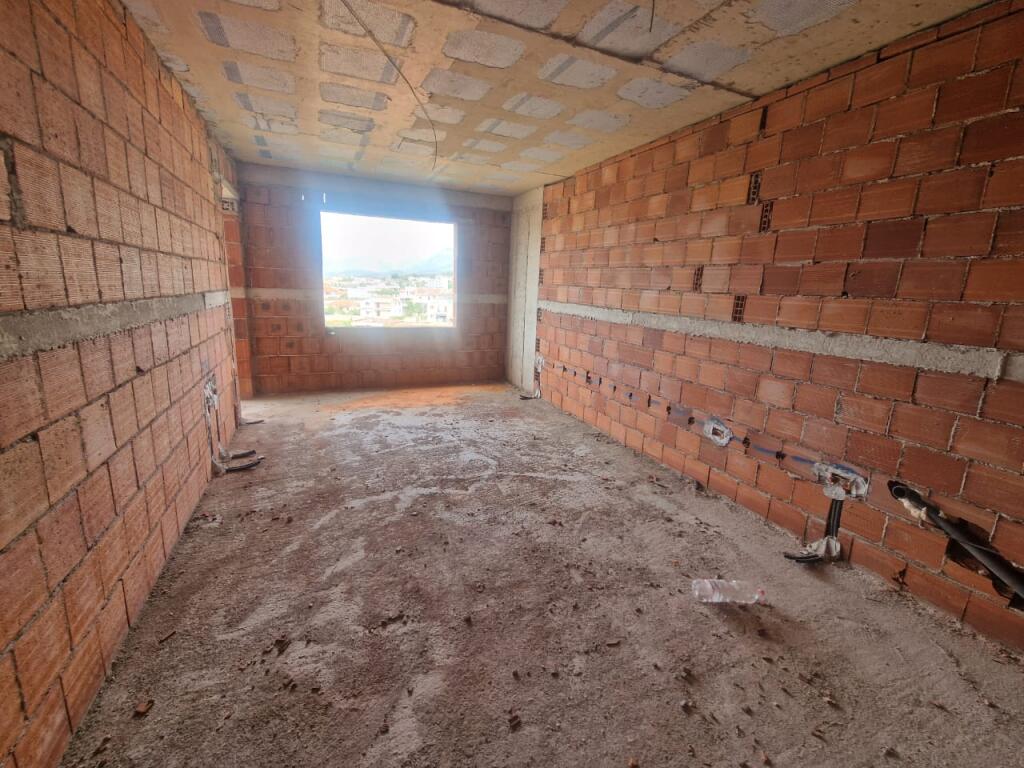 Shitet apartament 2+1 ne Kompleksin ne ndertim "Shehu Residence" ne Paskuqan