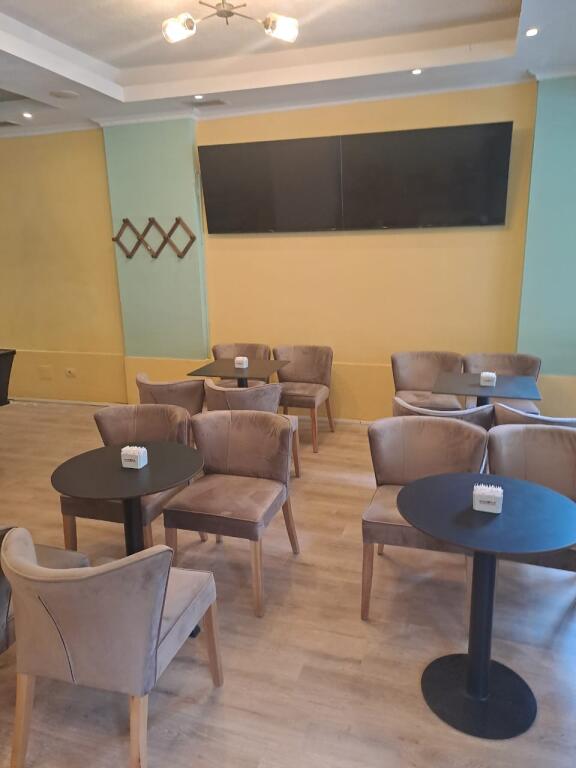 Negozio in vendita 65 m2 presso il Comune di Parigi, via Bilal Golemi