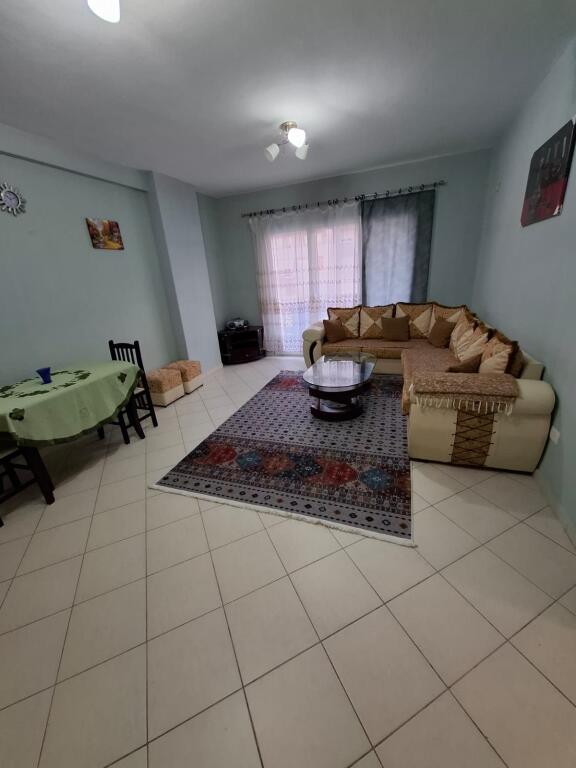 Jepet me qera apartament 2+1 në Astir pranë pastiçeri “Nela”!