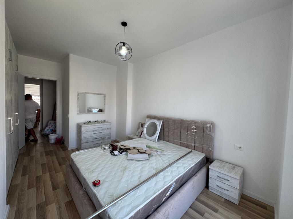 📢 Apartament me qira në Astir 	•	🏠 Tipi: 1+1 	•	📍 Zona: Astir 	•	🏢 Kati: 5 (pallat i ri me ashensor) 	•	🛋️ Gjendja: I sapomobiluar 	•	💶 Çmimi: 500 € / muaj  