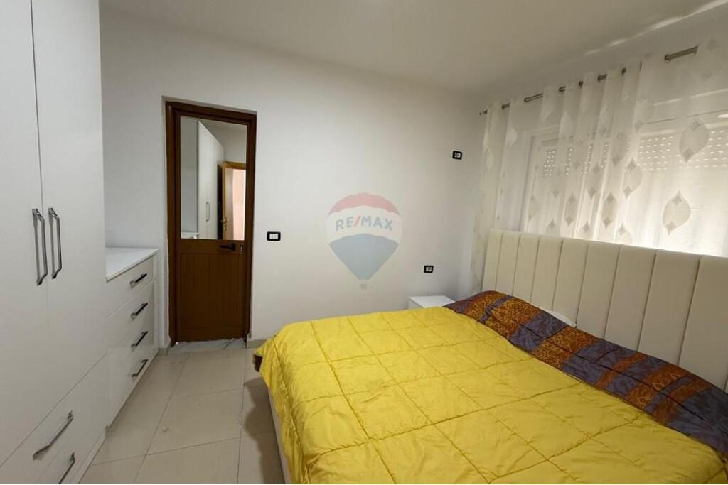Jepet me qira apartamet (1+1) rruga Fortuzi