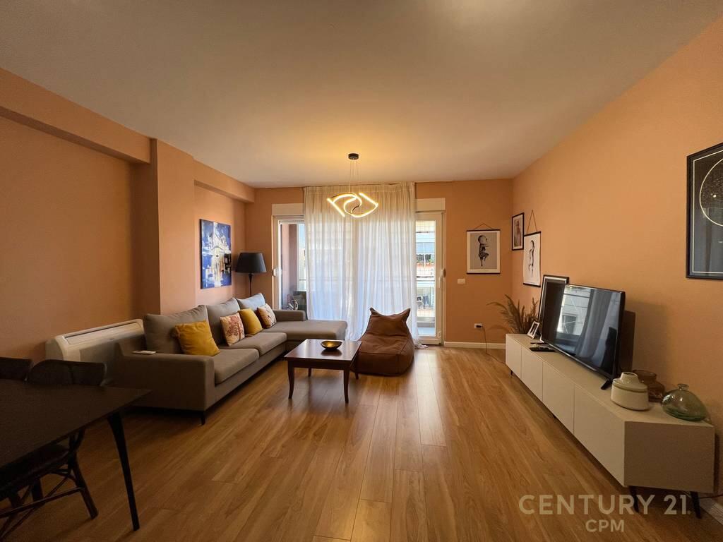 LEDA (smart121372) Apartament 2+1 per qira tek Rr. Barrikadave!