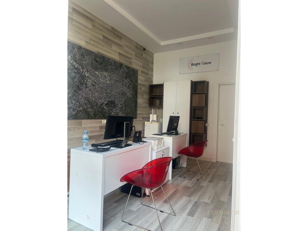Office for rent in Kika 1, Paris Municipality