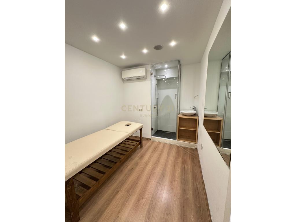 COMMERCIAL SPACE FOR RENT – Myslym Shyri Street
