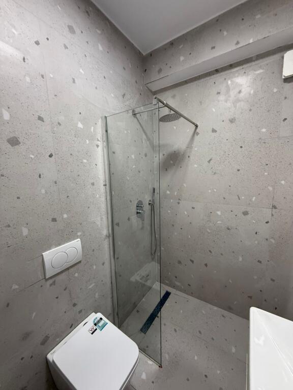 Shitet super apartament 1+1 plus depo dhe parkim