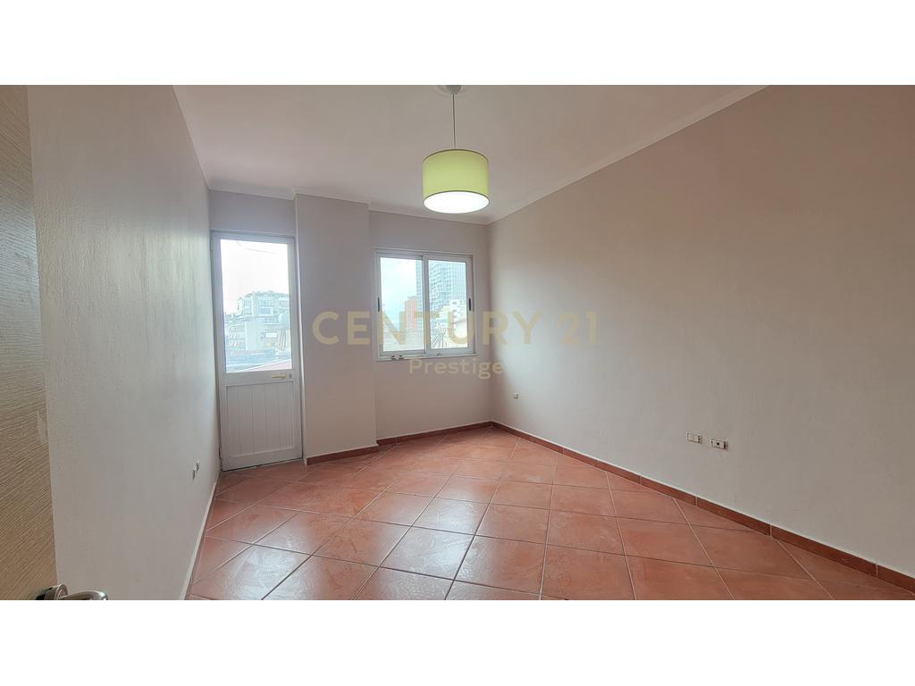 Apartament 3+1+2 me Qira – Pranë Shkollës së Baletit, Tiranë