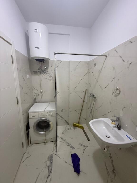 Jepet me qera Apartament 1+1 tek Varri i Bamit