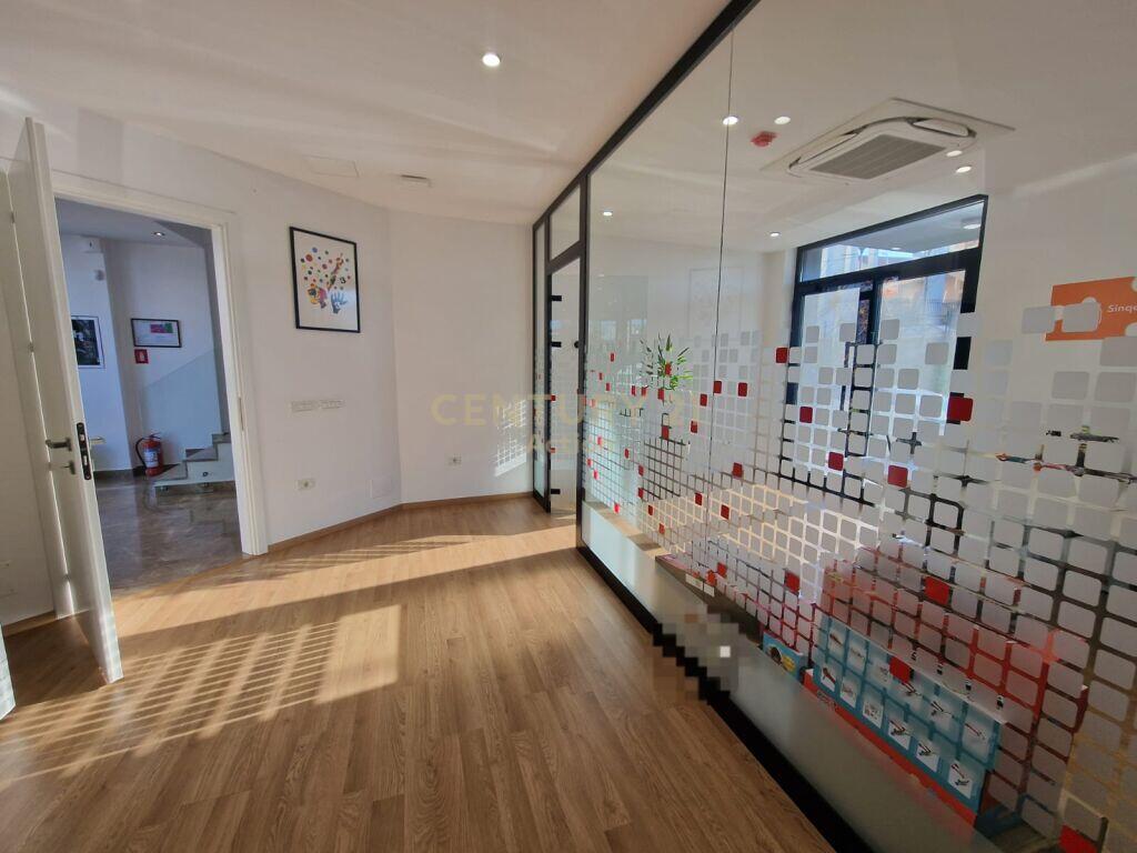 LEDA (Action105534) AFFITTASI EDIFICIO DI SERVIZIO DI 5 PIANI, SAUK I RI - TIRANA ‼️ Prezzo su richiesta /Mese
