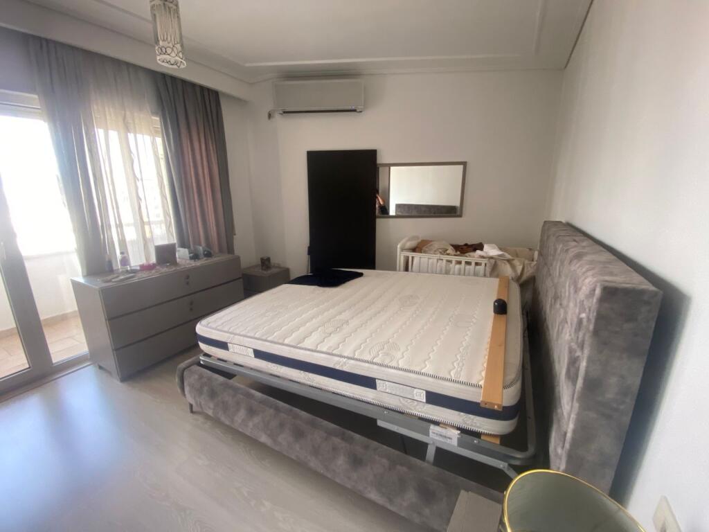 Jepet me qera 2+2 pazari ri 850 eu e mobiluar