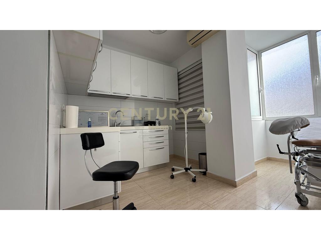 Office / Clinic for Rent – Paris Commune, Tirana