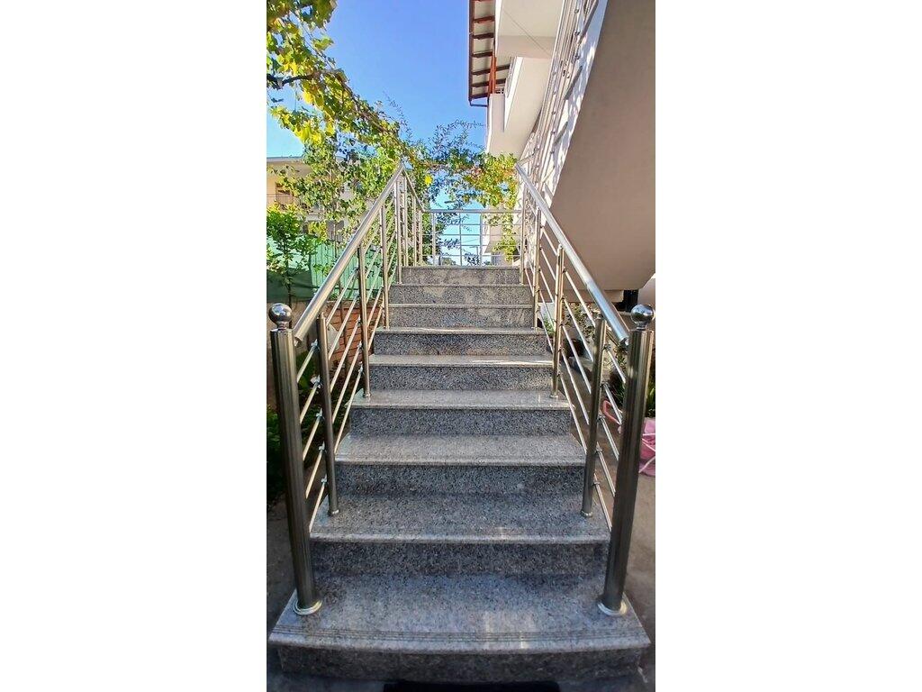 Apartament 2+1 per qera me vendndodhje ne rrugen Ramazan Bodgani (ne zonen e ish frigoriferit)
