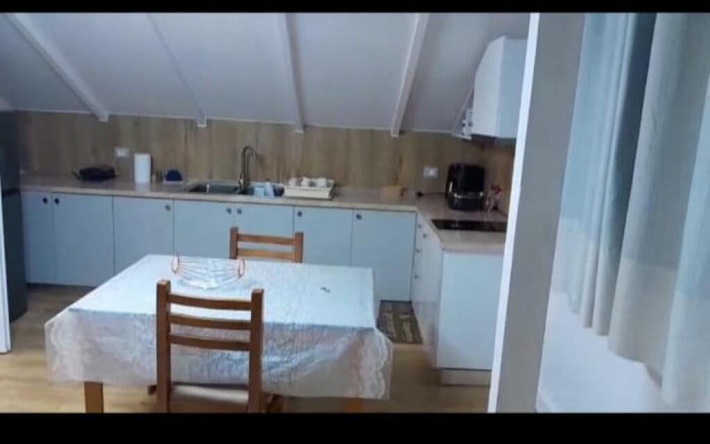 APARTAMENT 1+1. 32000 LEKE.UNIVERSITETI I MJEKSISE