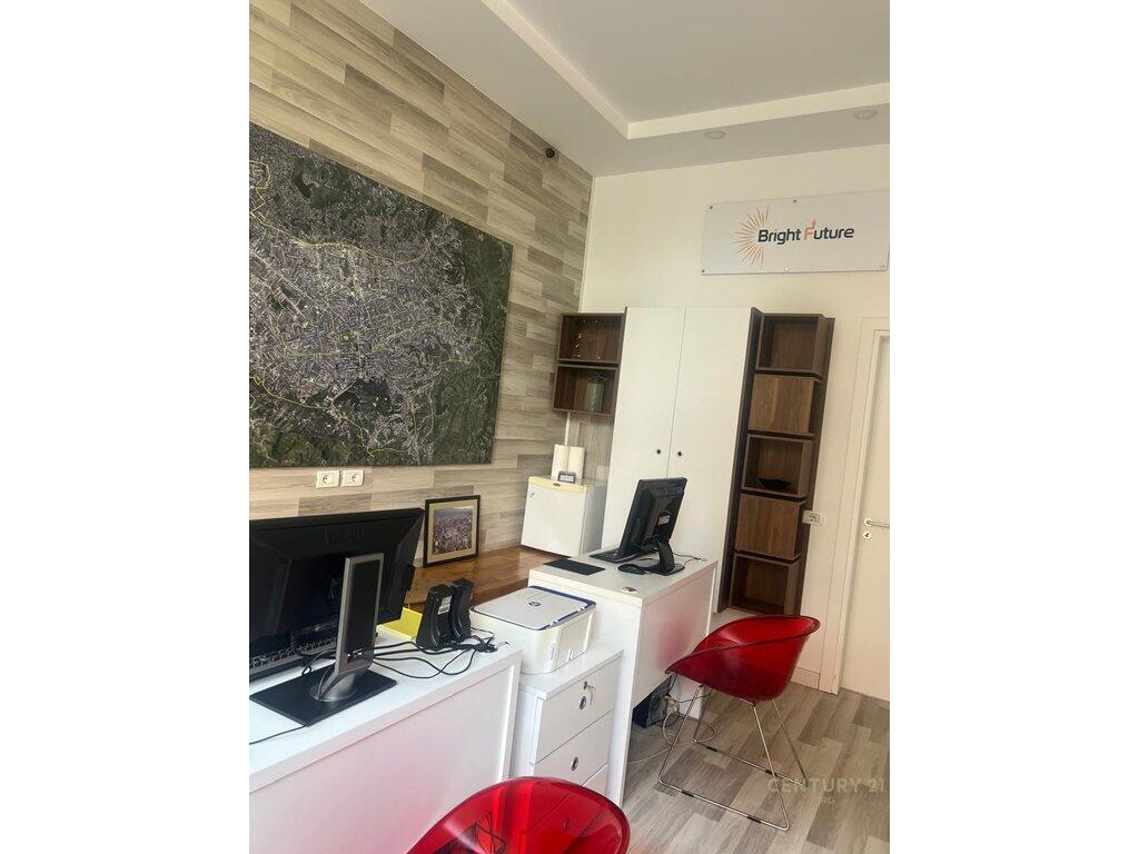 Office for rent in Kika 1, Paris Municipality