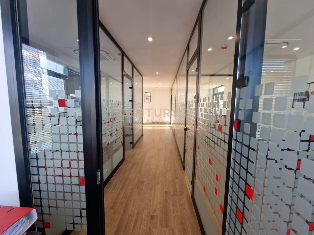 LEDA (Action105534) AFFITTASI EDIFICIO DI SERVIZIO DI 5 PIANI, SAUK I RI - TIRANA ‼️ Prezzo su richiesta /Mese