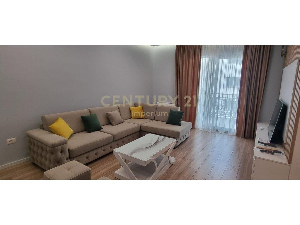 Jepet me qira apartament 2+1+ Post Parkimi në zonën e Fushës së Aviacionit – Pallat i ri,
