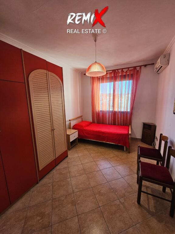 JEPET ME QERA APARTAMENT 3+1 PRANE POLIKLINIKES