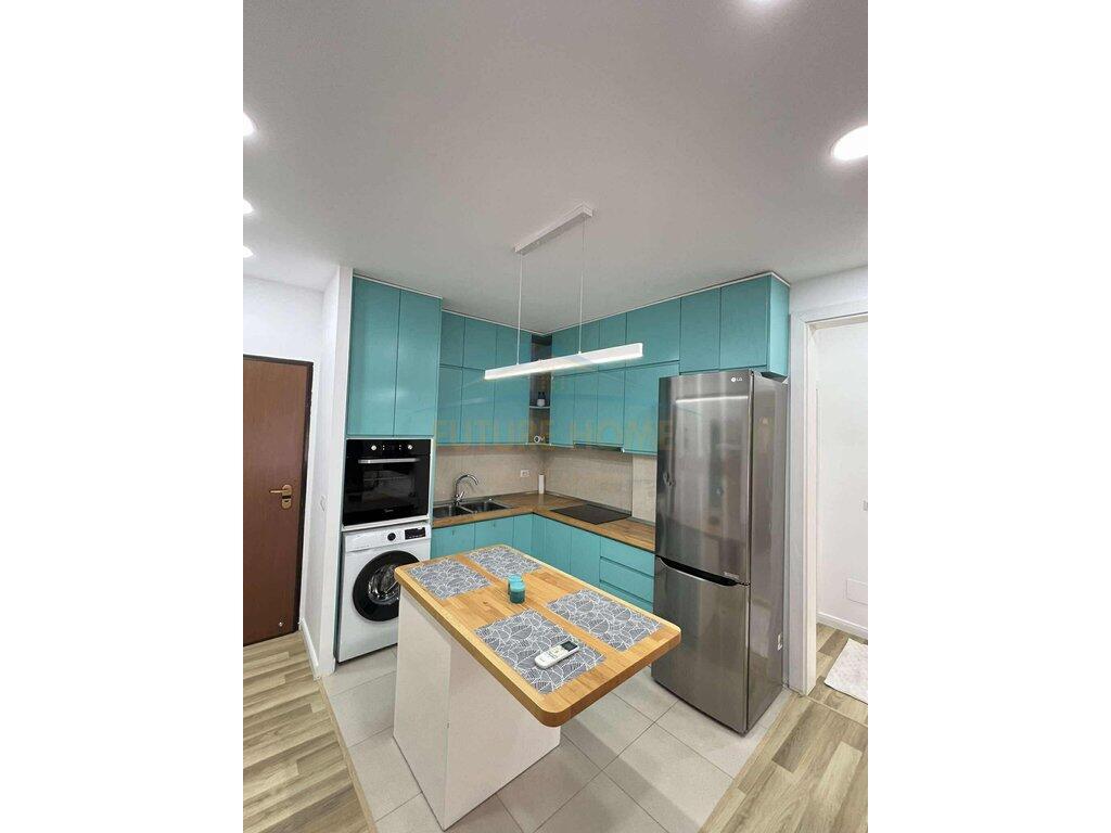 Shitet, Apartament 2+1, Unaza e Re, Tiranë.