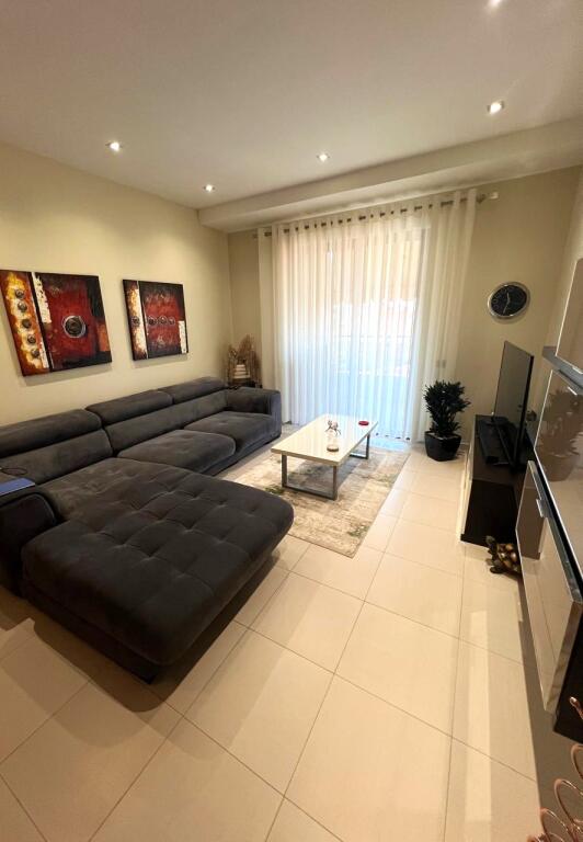 🏢Rruga Gjon Buzuku,pak minuta larg Viles Gold jepet me qera apartament 2+1 plotesisht i mobiluar 800 Euro   