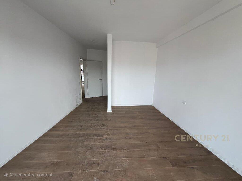 Apartment 2+1+2 for sale on Bulevardin e Ri, near the former Train Station!