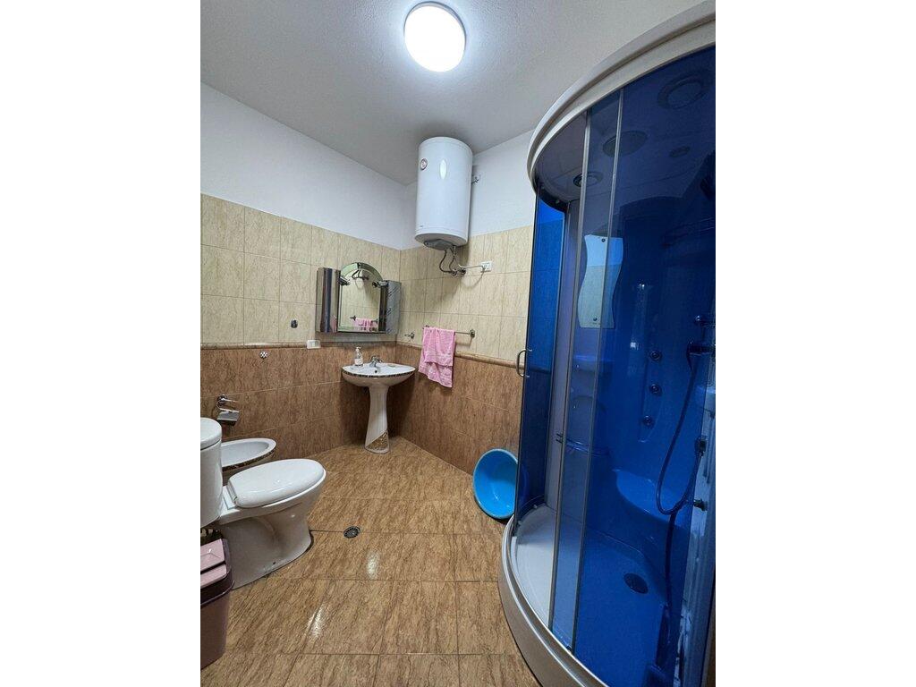 Tregu Elektrik, apartament 2+1+2 me qera