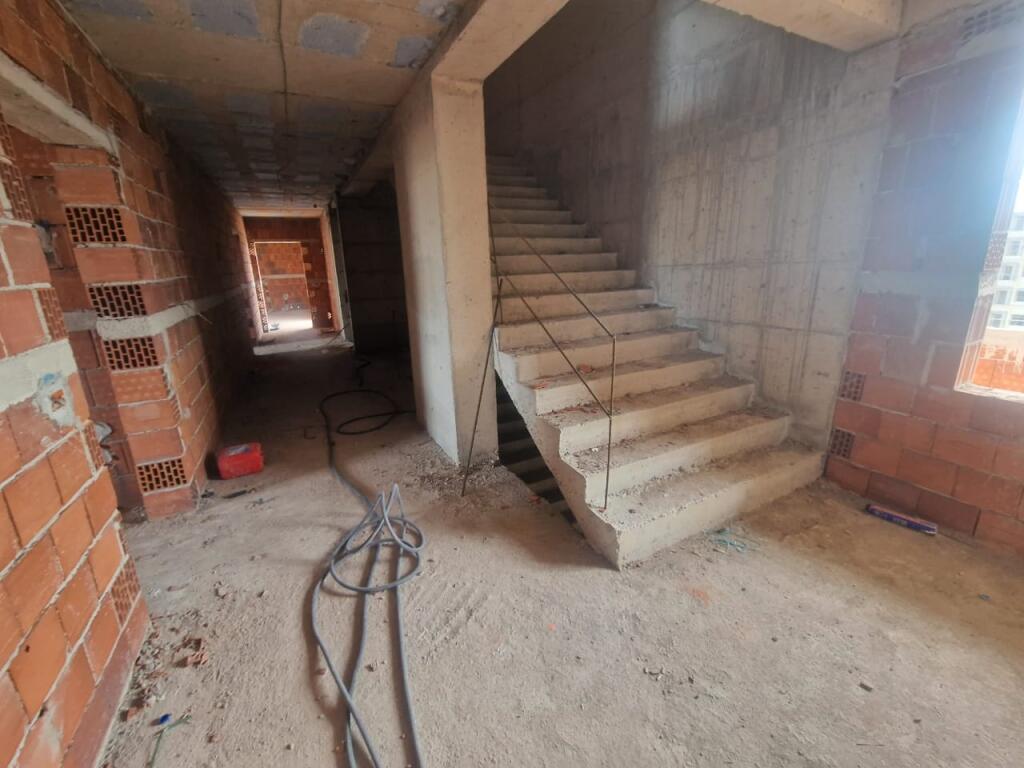 Shitet apartament 2+1 ne Kompleksin ne ndertim "Shehu Residence" ne Paskuqan