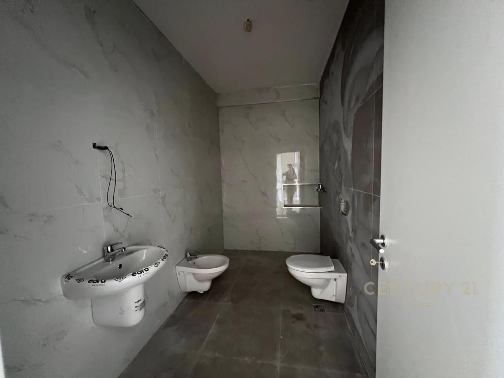 Apartment 2+1+2 for sale on Bulevardin e Ri, near the former Train Station!